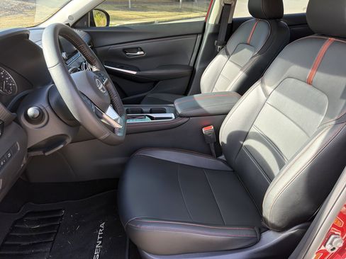 Used 2024 Nissan Sentra SR w/ SR Premium Package image 9