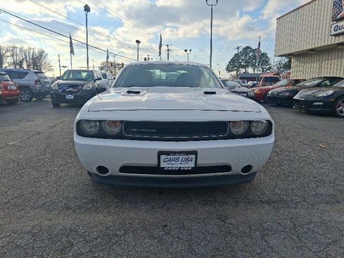 Used 2014 Dodge Challenger SXT RWD image 4