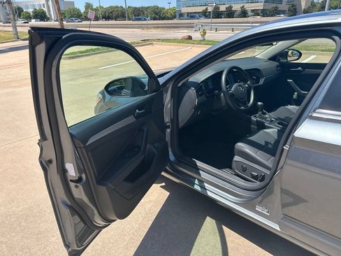 Used 2021 Volkswagen Jetta SE FWD image 13