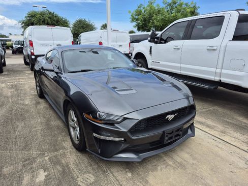 Used 2019 Ford Mustang Coupe RWD image 2