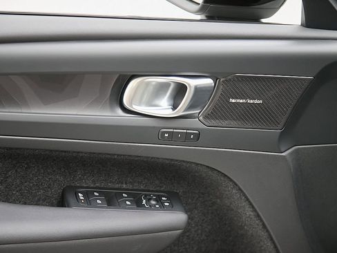 Certified 2023 Volvo C40 P8 Recharge Ultimate image 11