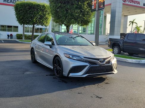 Used 2023 Toyota Camry XSE FWD image 2