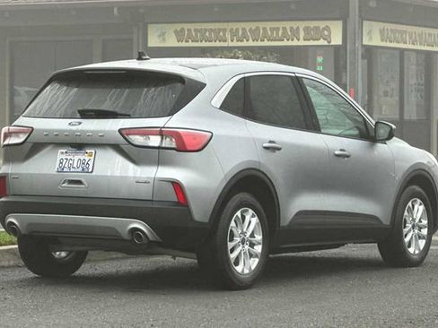 Used 2021 Ford Escape SE w/ Convenience Package image 3