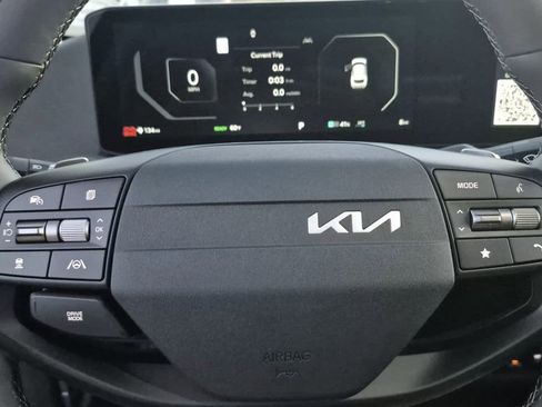 New 2025 Kia EV6 Light w/ Light LR Technology Package image 8