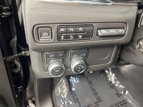 Used 2023 GMC Yukon Denali AWD/4WD image 17