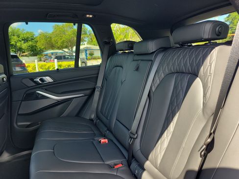 New 2026 BMW X5 xDrive40i w/ Executive Package AWD/4WD image 8