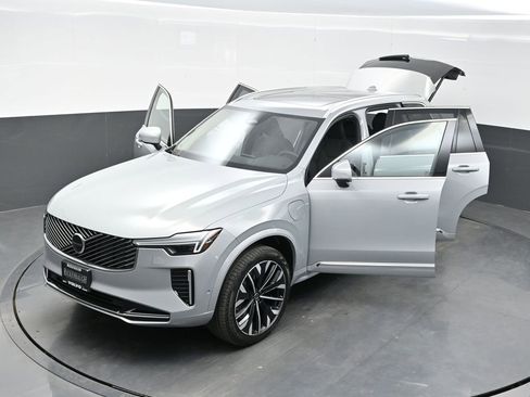 New 2026 Volvo XC90 T8 Plus w/ Protection Package image 38