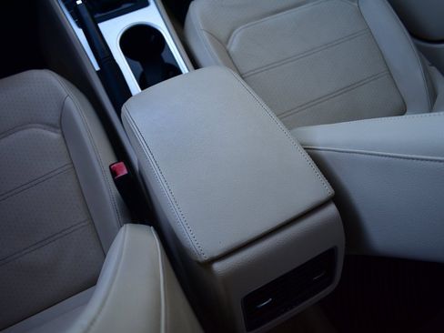 Used 2013 Volkswagen Passat TDI SE image 33