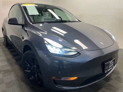 Used 2022 Tesla Model Y Long Range image 1