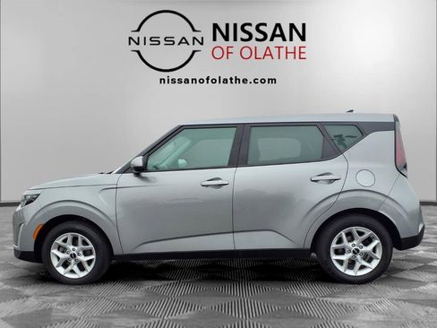 Used 2025 Kia Soul LX w/ LX Technology Package image 18