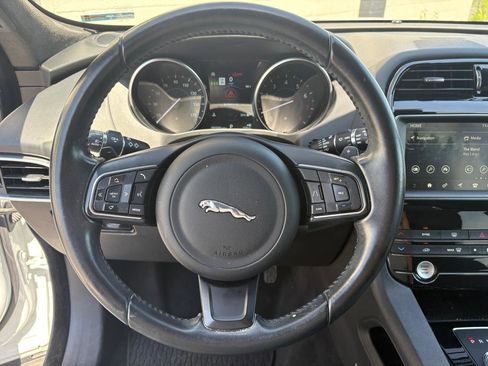 Used 2020 Jaguar F-PACE Premium AWD/4WD image 6