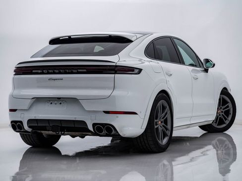 Certified 2025 Porsche Cayenne Coupe image 11