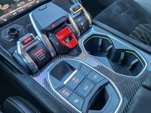 Used 2023 Lamborghini Urus Performante image 17