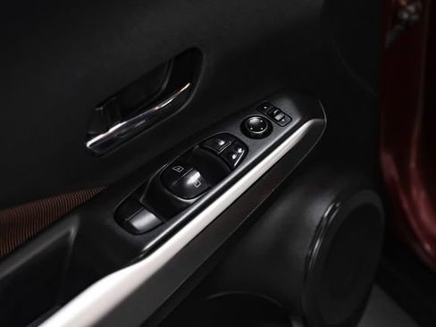 Used 2020 Nissan Kicks SR w/ Exterior Package FWD image 39