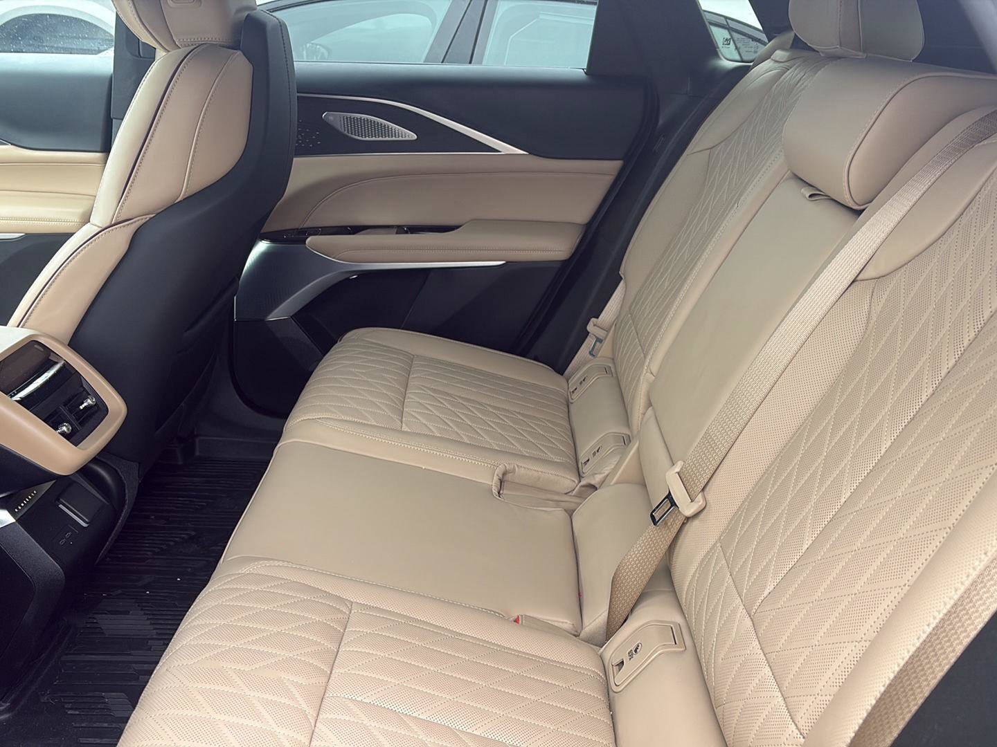 Used 2026 Cadillac Lyriq Signature Luxury w/ Nappa Leather Package AWD/4WD image 7