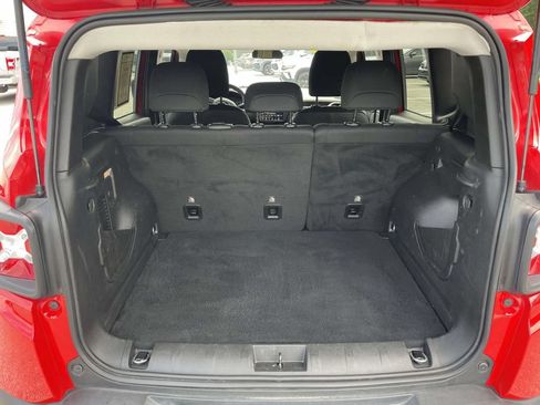Used 2023 Jeep Renegade Altitude AWD/4WD image 8