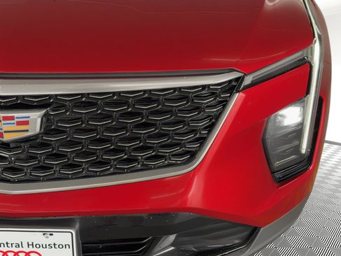 Used 2024 Cadillac XT4 Premium Luxury FWD image 11