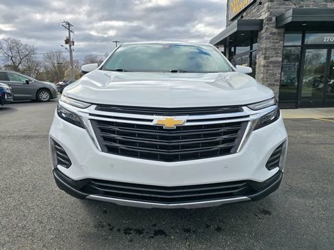 Used 2023 Chevrolet Equinox LT image 2