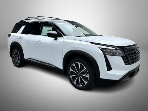 New 2026 Nissan Pathfinder Platinum AWD/4WD image 3