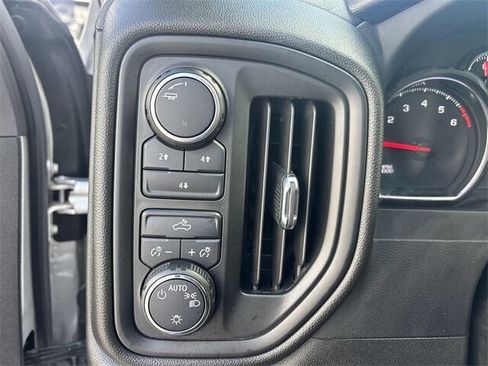 Used 2022 Chevrolet Silverado 2500 Custom w/ Custom Convenience Package image 17