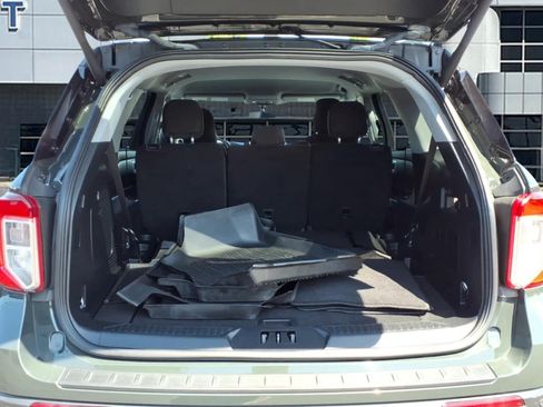 Used 2023 Ford Explorer XLT AWD/4WD image 6