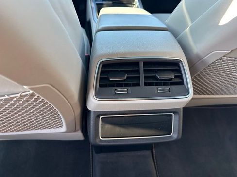 Used 2024 Audi Q8 e-tron Prestige image 19