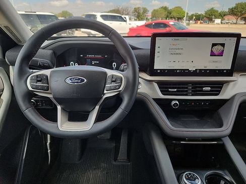 Certified 2025 Ford Explorer Active w/ Active Comfort Package RWD image 6