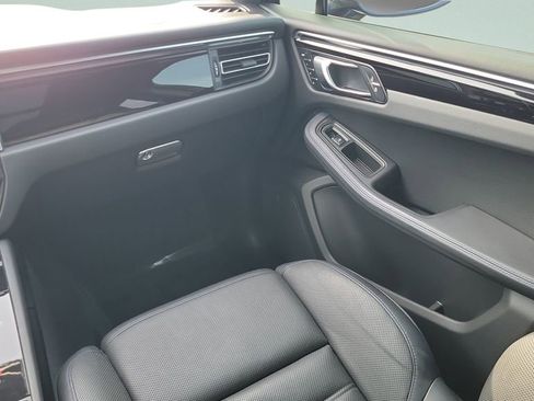 Used 2022 Porsche Macan AWD/4WD image 13