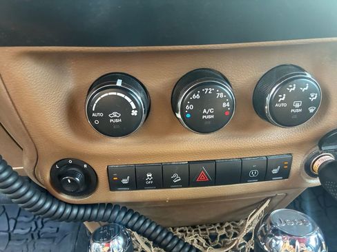 Used 2014 Jeep Wrangler Unlimited Sahara w/ Connectivity Group AWD/4WD image 25