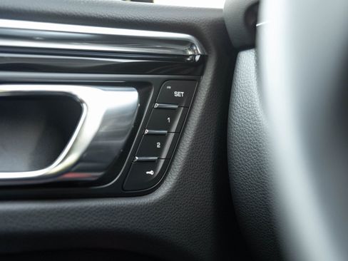 Certified 2026 Porsche Macan image 18