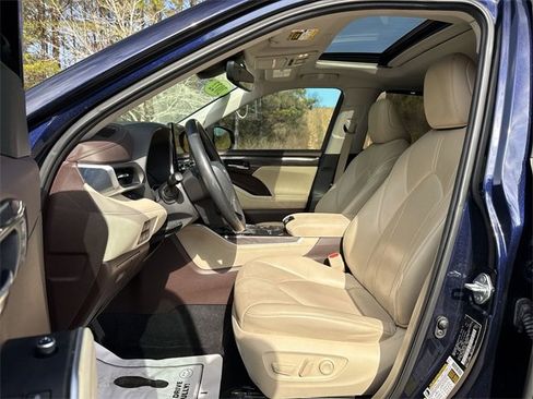 Used 2022 Toyota Highlander Limited image 13