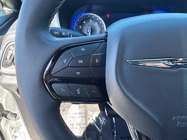 Used 2025 Chrysler Pacifica Limited FWD image 21