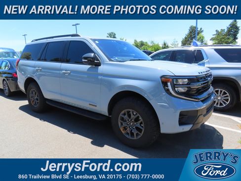 Used 2025 Ford Expedition Tremor AWD/4WD image 1