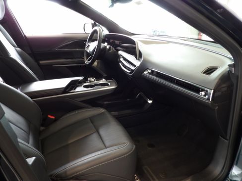 Used 2024 Cadillac Lyriq Sport AWD/4WD image 25