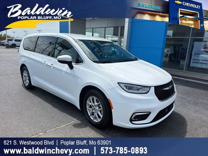 Used 2023 Chrysler Pacifica Touring-L