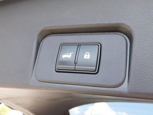 Used 2025 Nissan Rogue SV FWD image 10