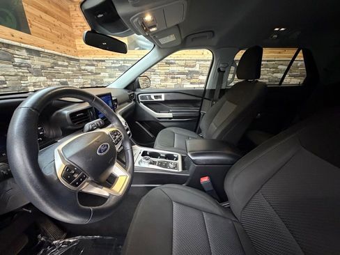 Used 2023 Ford Explorer XLT image 11