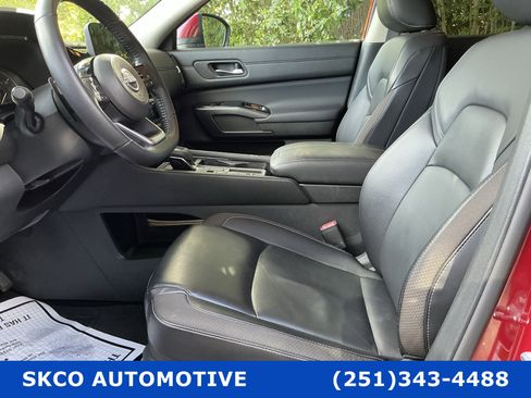 Used 2024 Nissan Pathfinder SL image 11