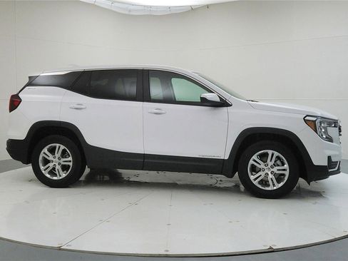 Used 2024 GMC Terrain SLE image 8