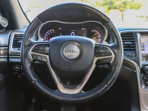 Used 2017 Jeep Grand Cherokee Overland image 27