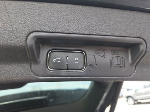 Used 2022 Ford Explorer XLT w/ Equipment Group 202A AWD/4WD image 15