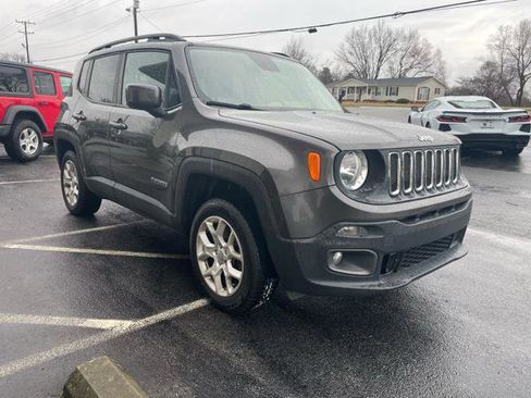 Used 2017 Jeep Renegade Latitude image 4
