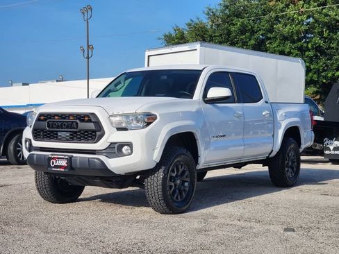 Used 2020 Toyota Tacoma SR5 w/ SR5 Appearance Package (SM) RWD image 3