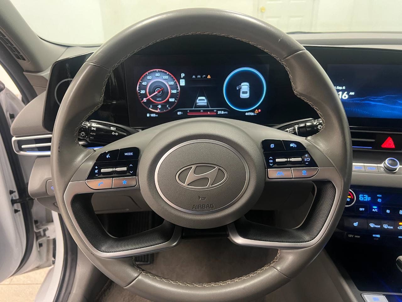 Used 2025 Hyundai Elantra SEL FWD image 30