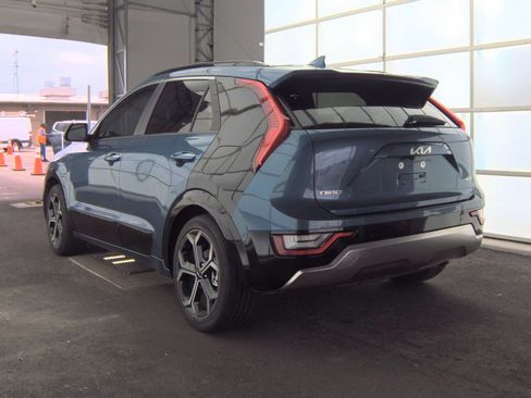 Used 2023 Kia Niro SX Touring image 4
