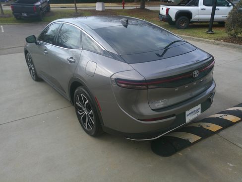 Used 2026 Toyota Crown XLE image 9