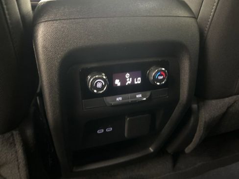 Used 2024 Chevrolet Traverse Z71 image 31