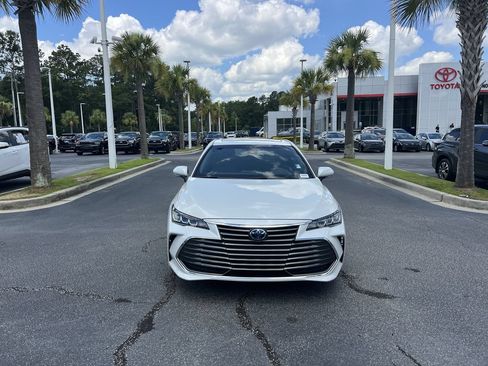 Used 2022 Toyota Avalon XLE w/ Moonroof Package FWD image 3