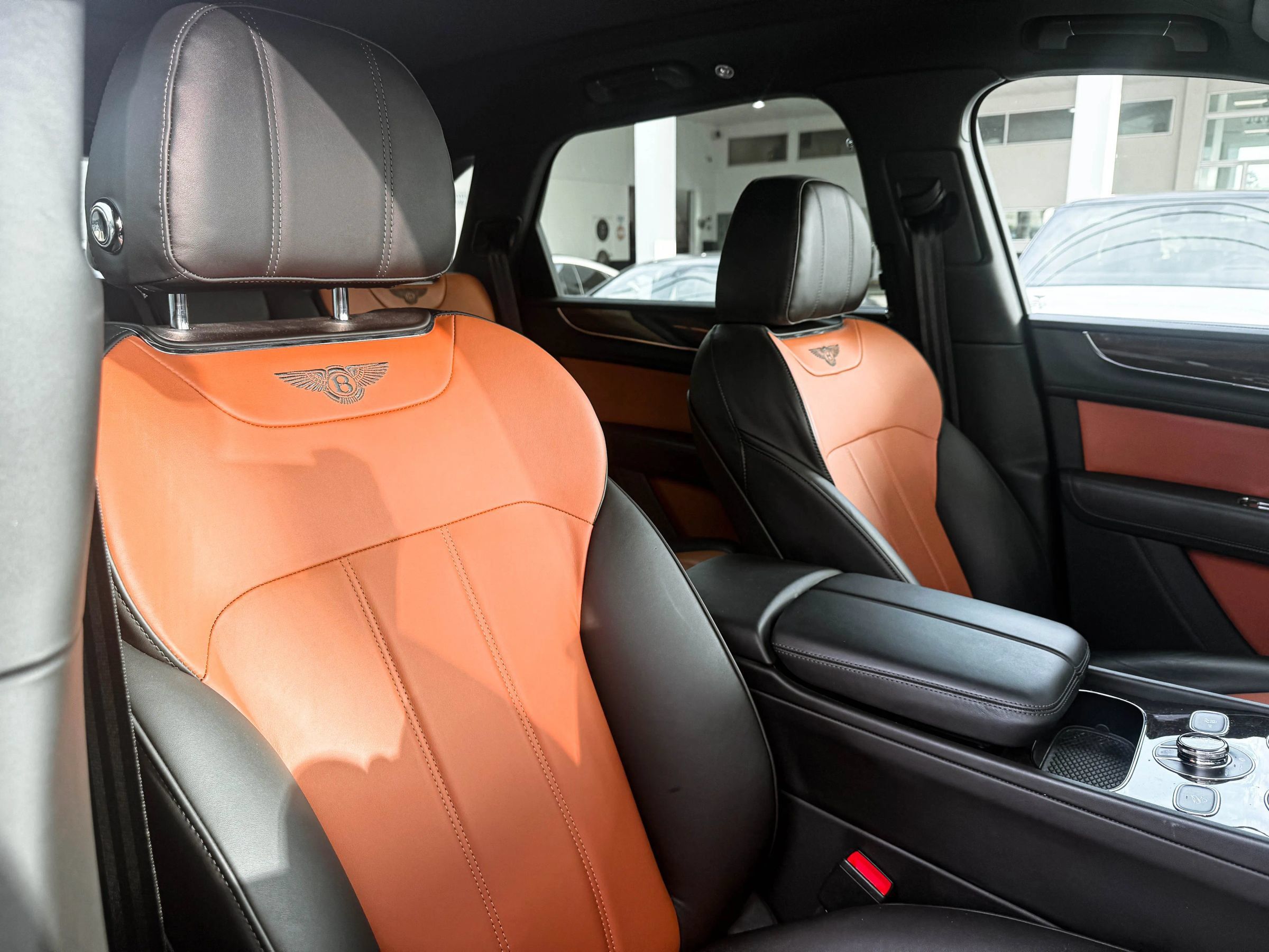 Used 2020 Bentley Bentayga AWD/4WD image 30
