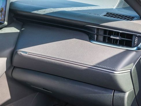 Used 2021 Toyota Venza Limited w/ Advanced Technology Package image 17